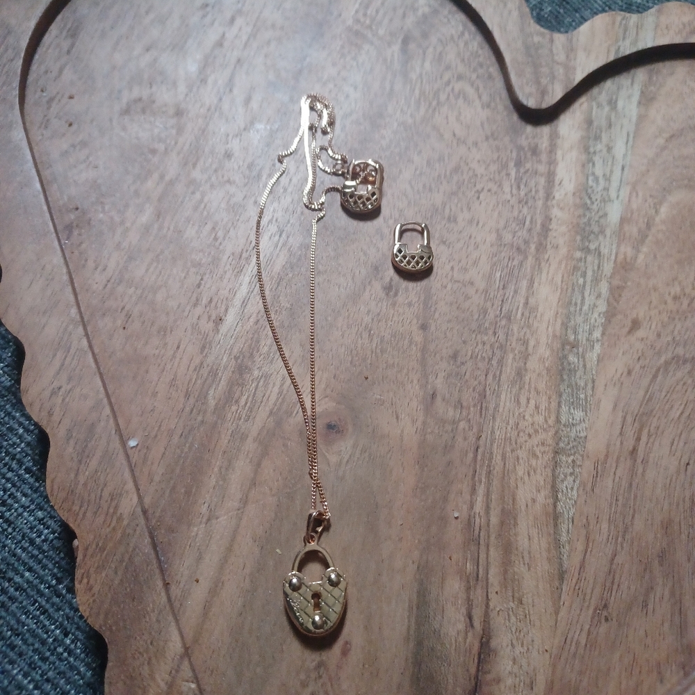 Cute Heart Pendant Necklace and Earrings Set
